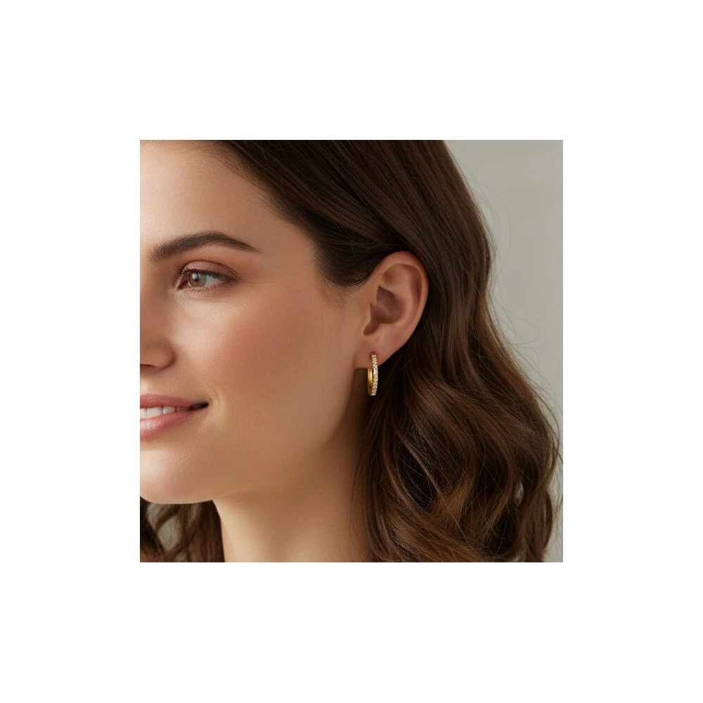 Uhani SPARK Noblesse SGK002C-M s kristali Swarovski prikazani na ušesu