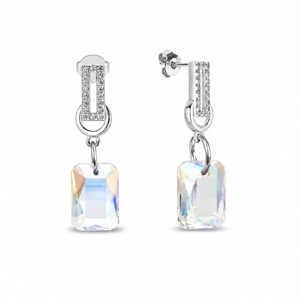 Uhani SPARK Octagon K6435CSH iz srebra 925 z osemkotnima kristaloma Crystal Shimmer velikosti 11 mm.